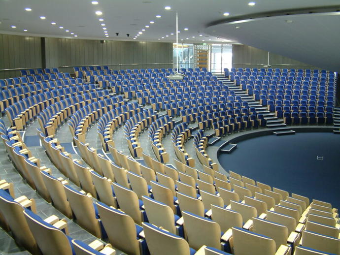 Sala-konferencja-krzesła